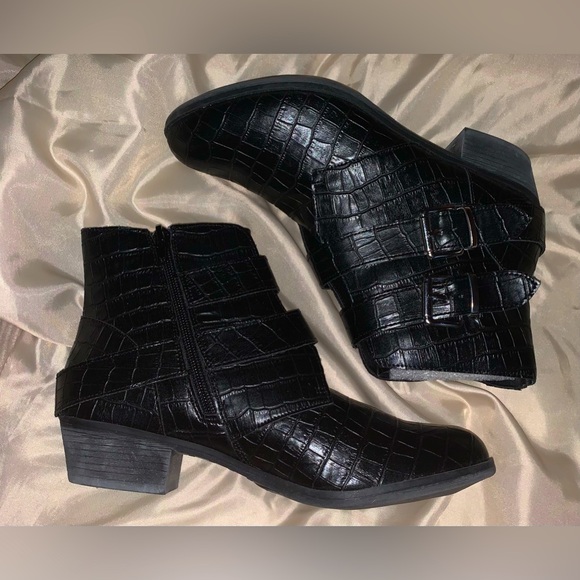 Leather Ankle Booties Crocodile Style - Picture 1 of 10